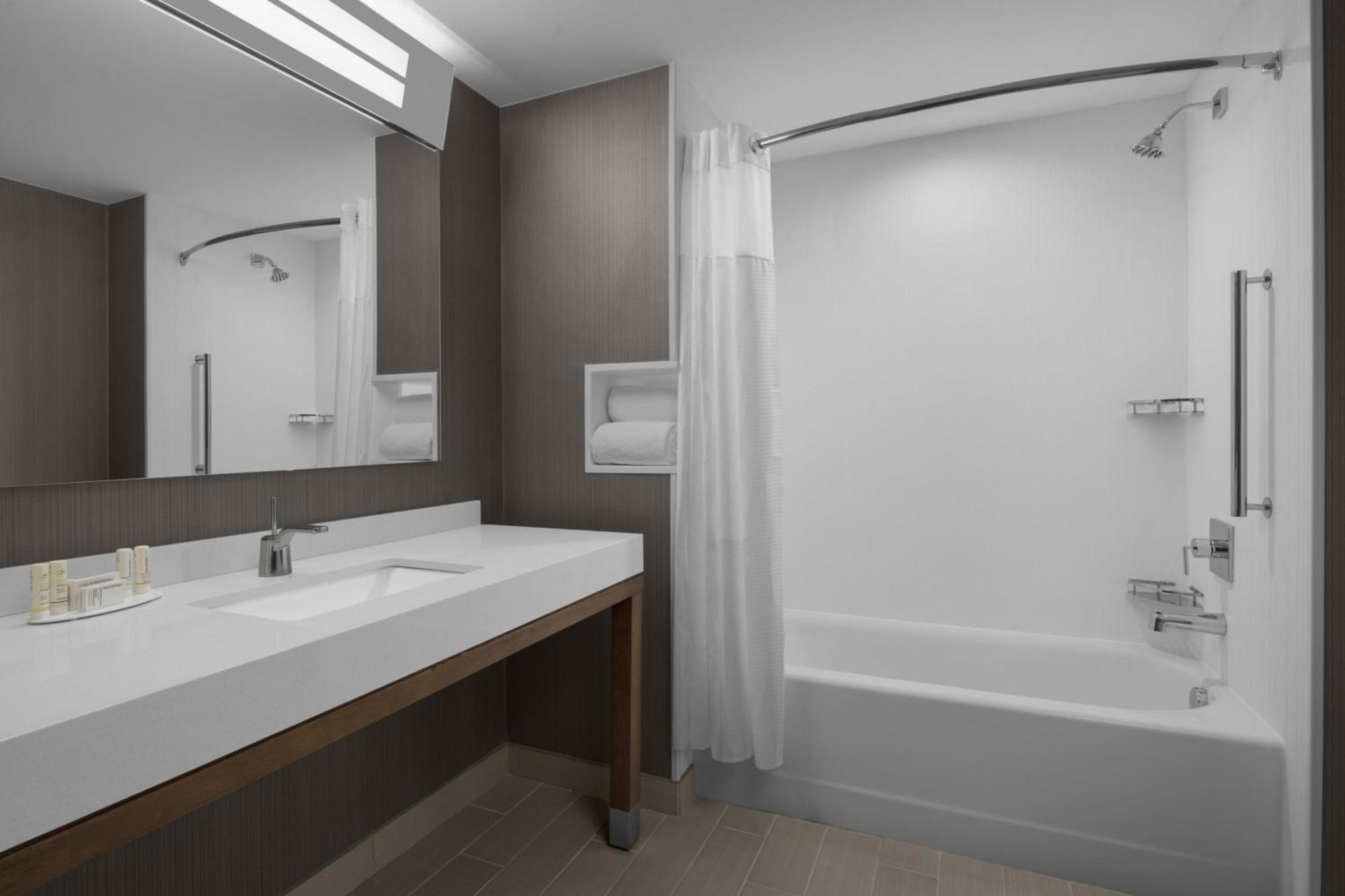 Courtyard By Marriott Clearwater Beach Esterno foto