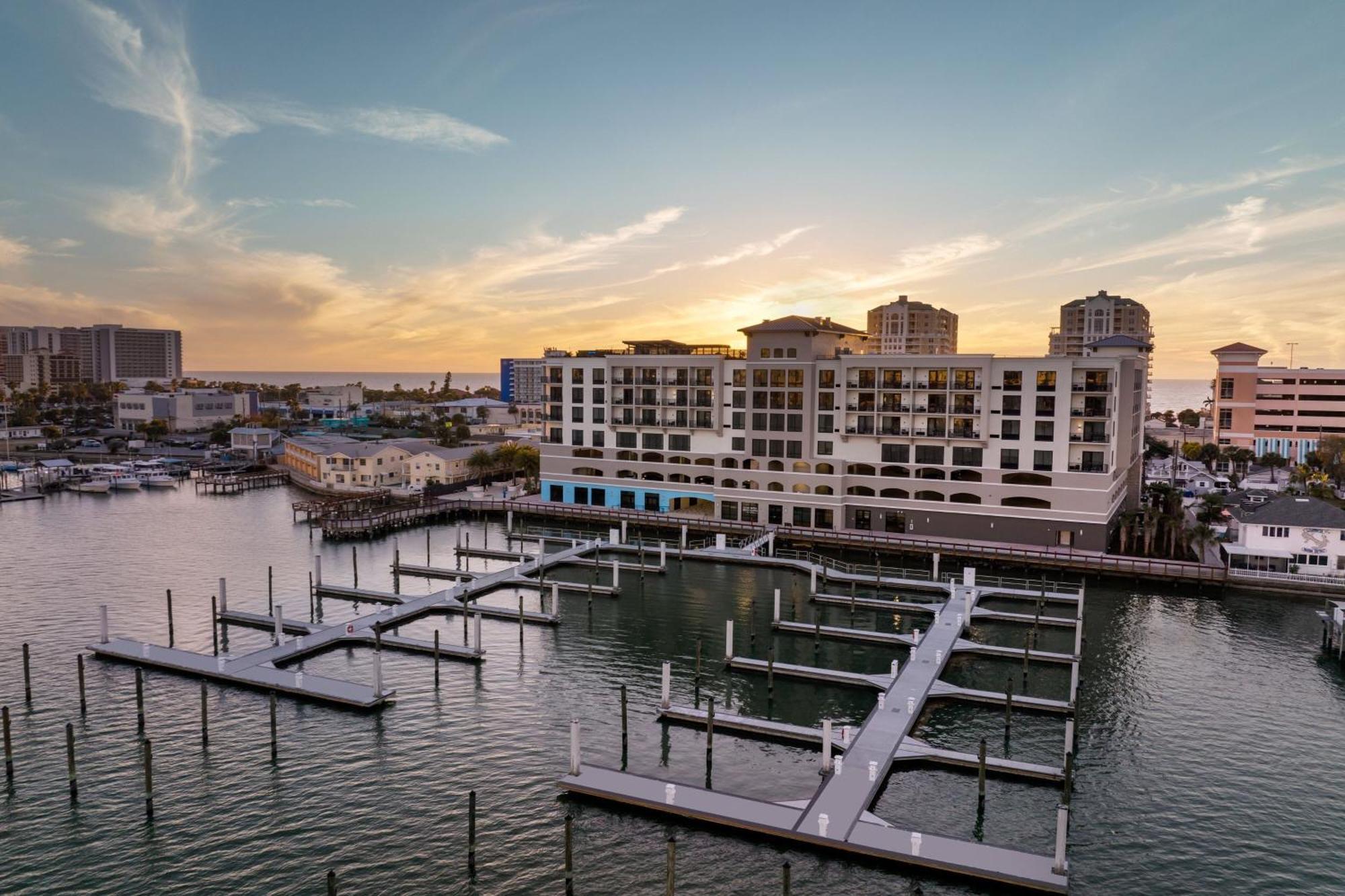 Courtyard By Marriott Clearwater Beach Esterno foto