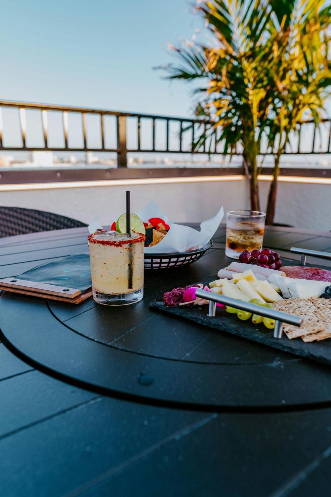 Courtyard By Marriott Clearwater Beach Esterno foto